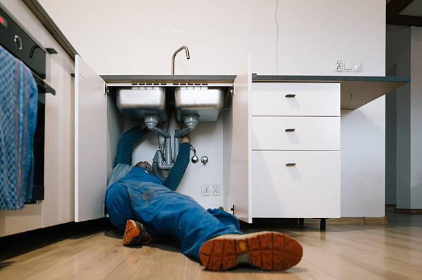 Professional Emergency Plumber technician working in Horseshoe Bend, ID